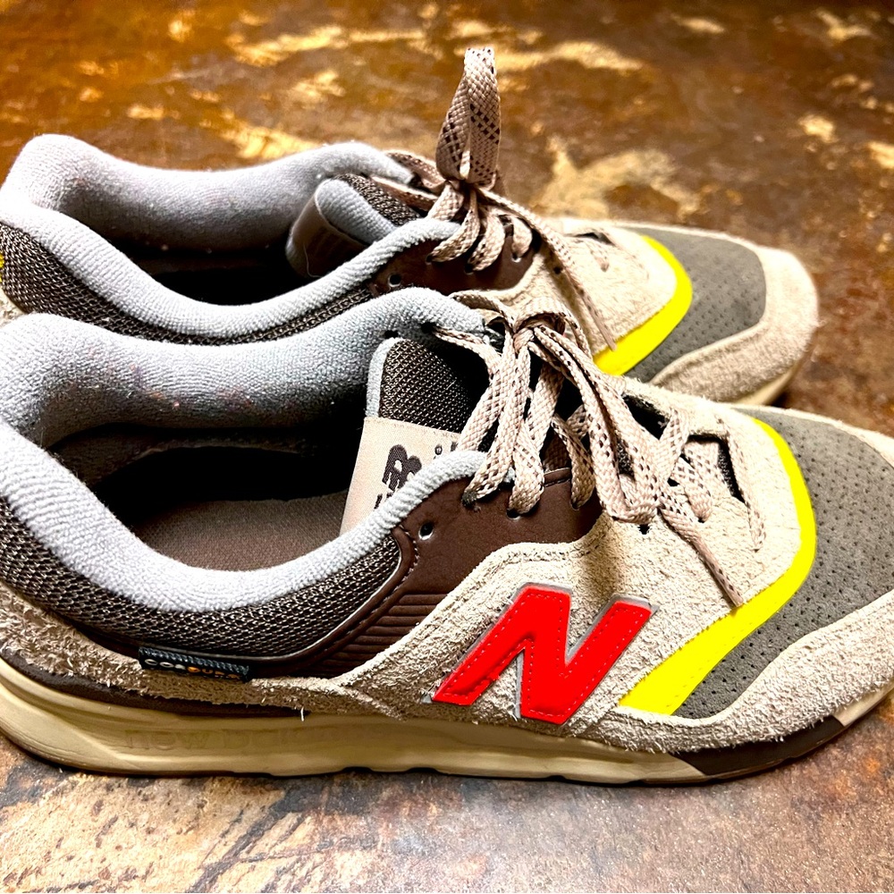 New Balance 977H